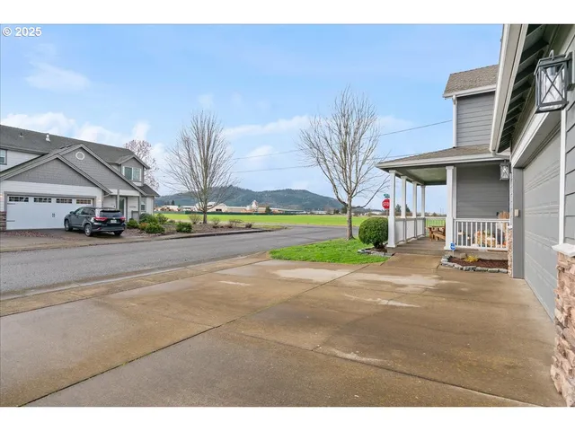 a view of outdoor space with garden view