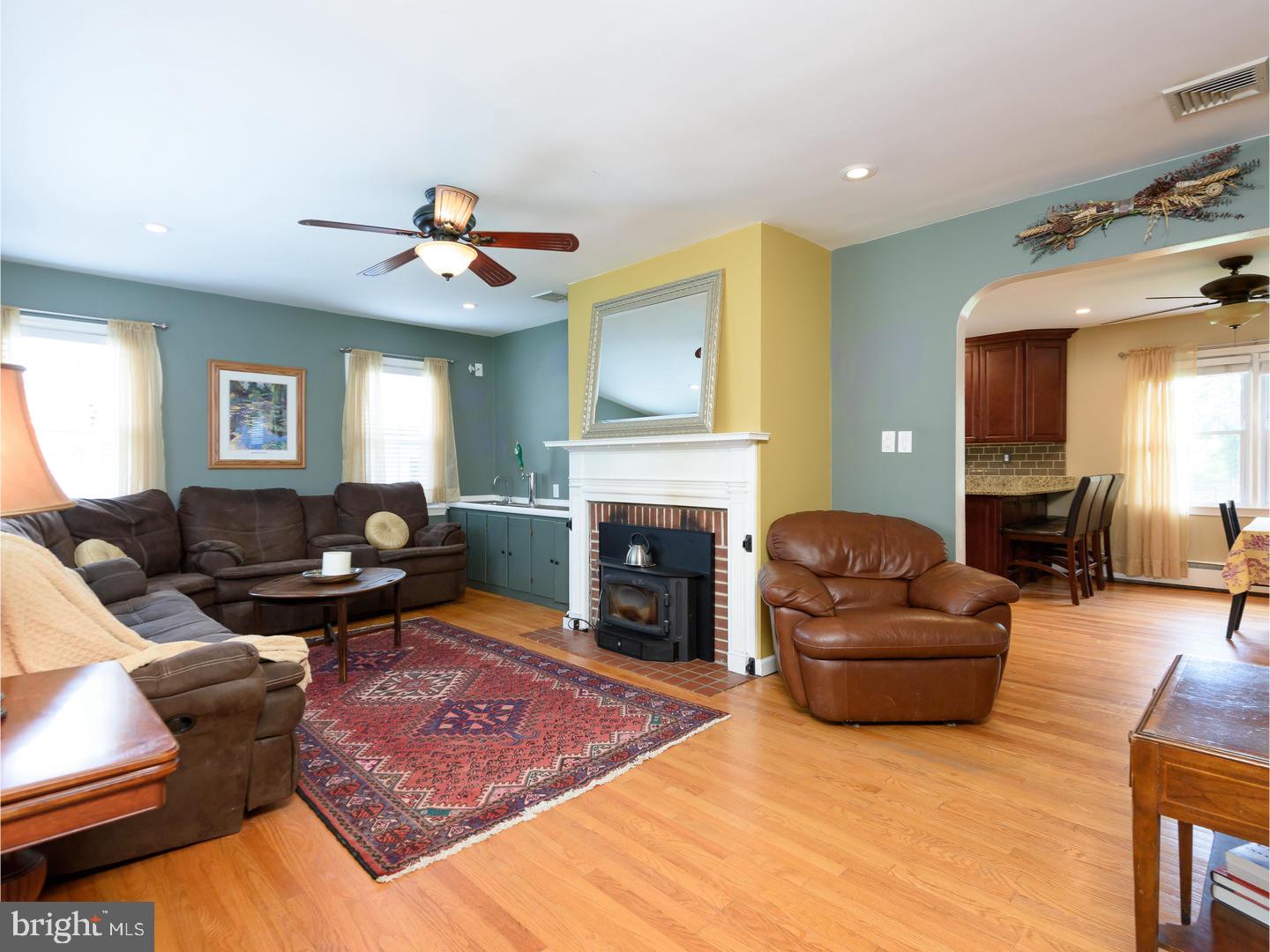 1320 Providence Road Secane, PA 19018 - Photo 2 of 24 Living Room