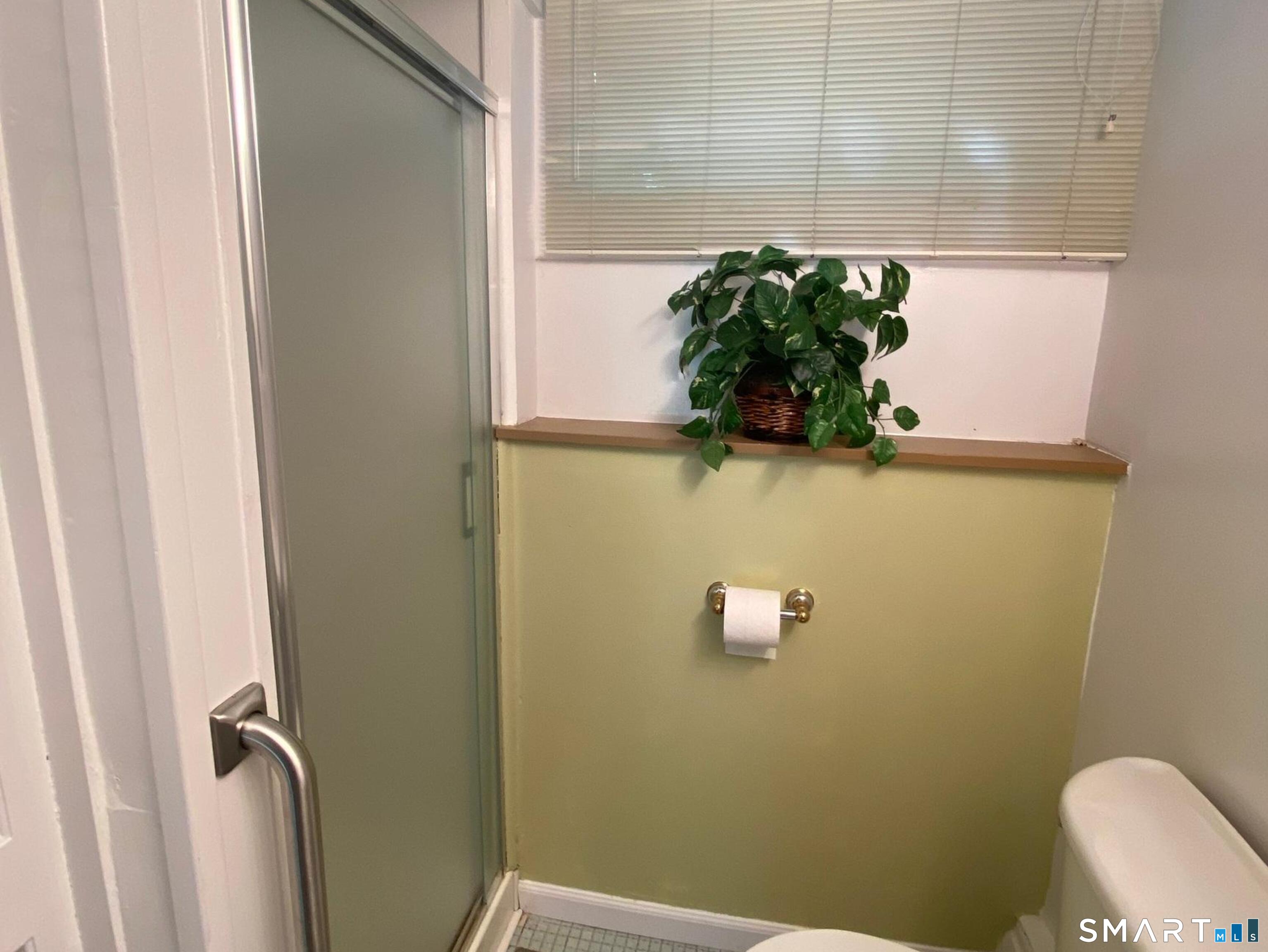 8 Commodore Street Norwich, CT 06360 - Photo 29 of 38