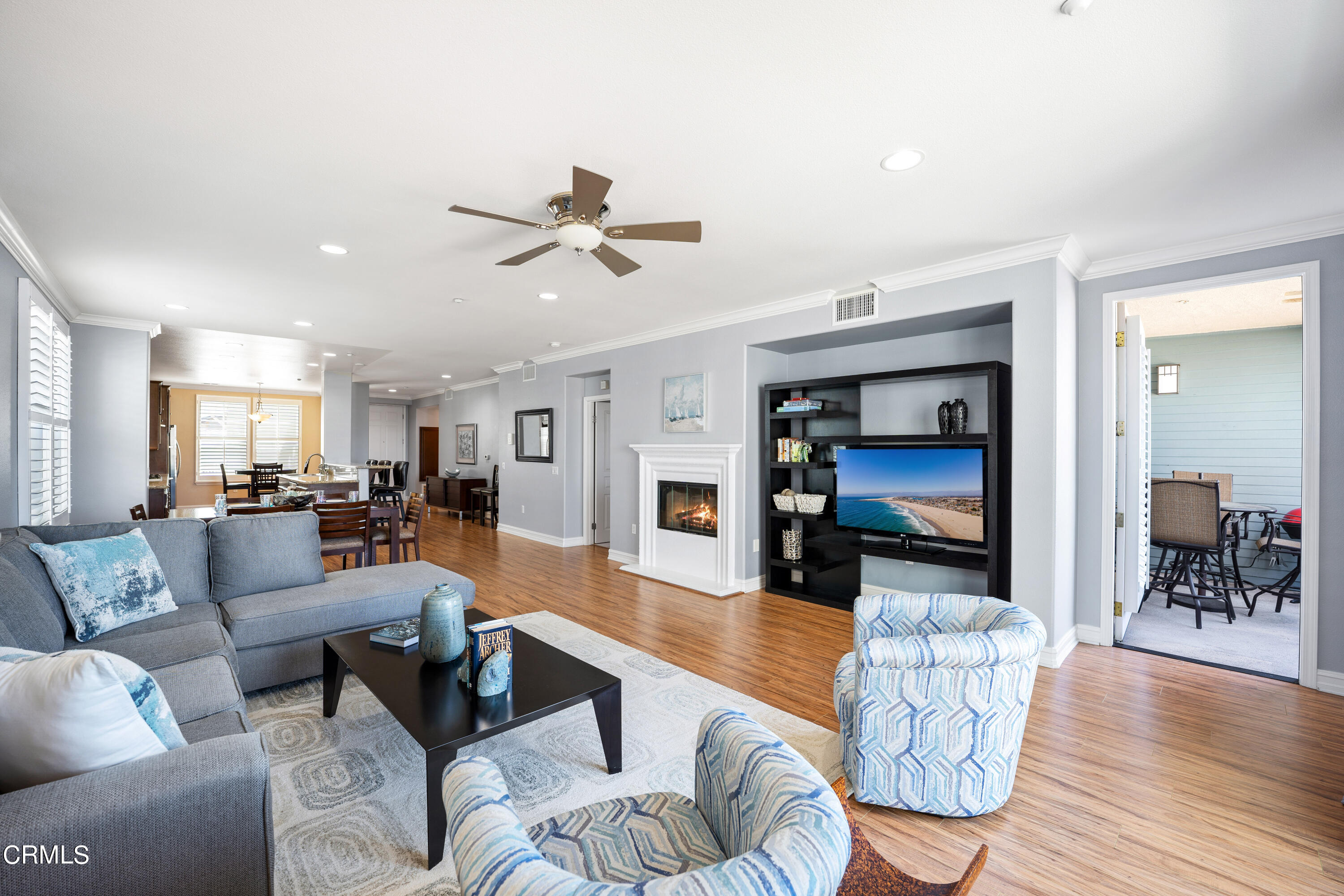 1541 Windshore Way Oxnard, CA 93035 - Photo 16 of 40 a living room with furniture and a flat screen tv
