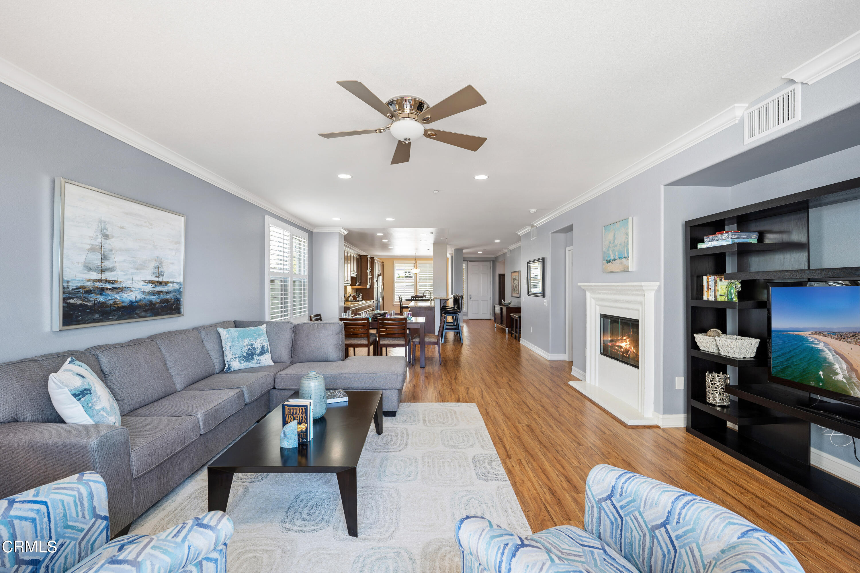 1541 Windshore Way Oxnard, CA 93035 - Photo 17 of 40 a living room with furniture and kitchen view