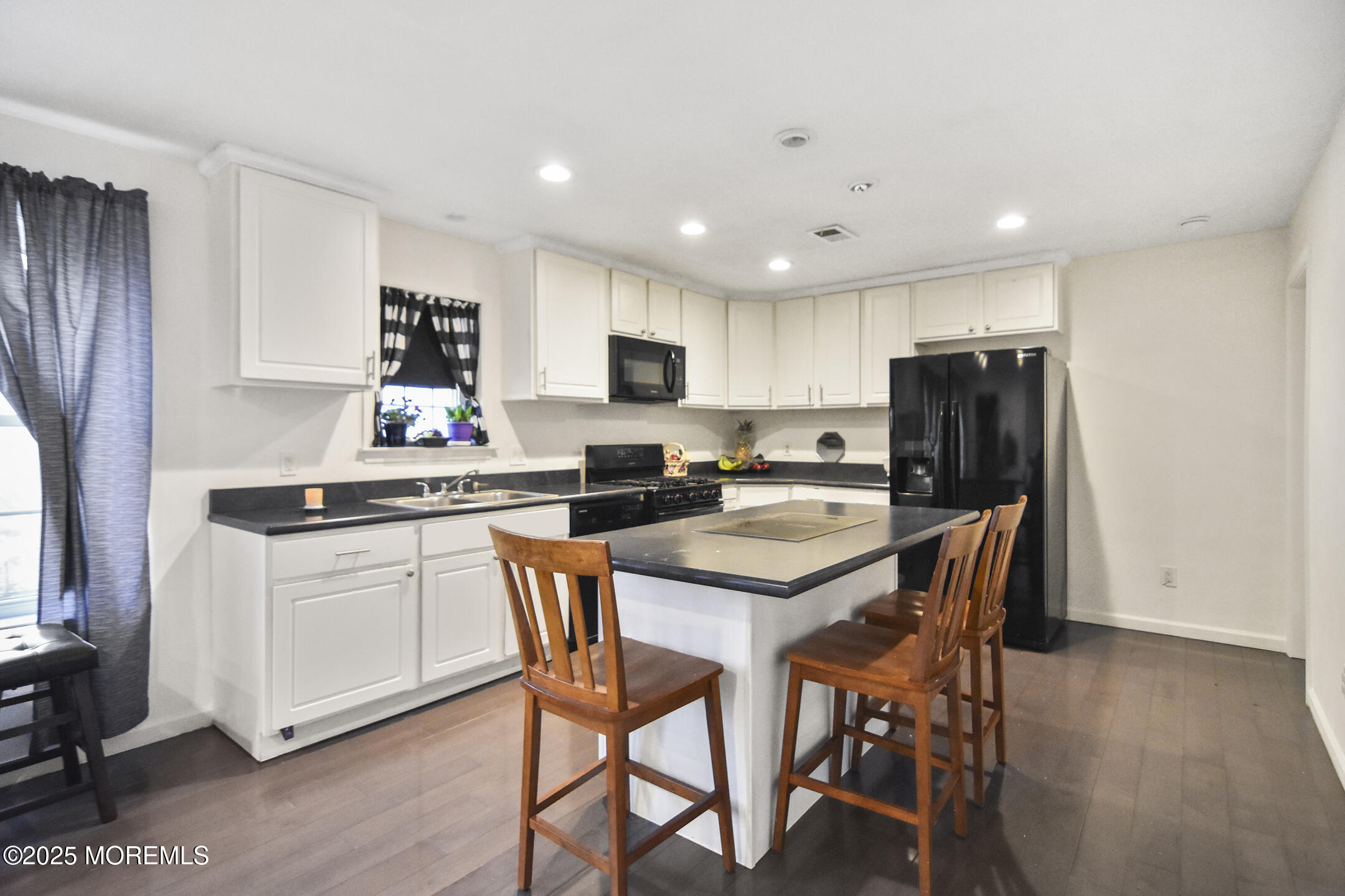 636 Main Street Belford, NJ 07718 - Photo 12 of 39 DSC_0077