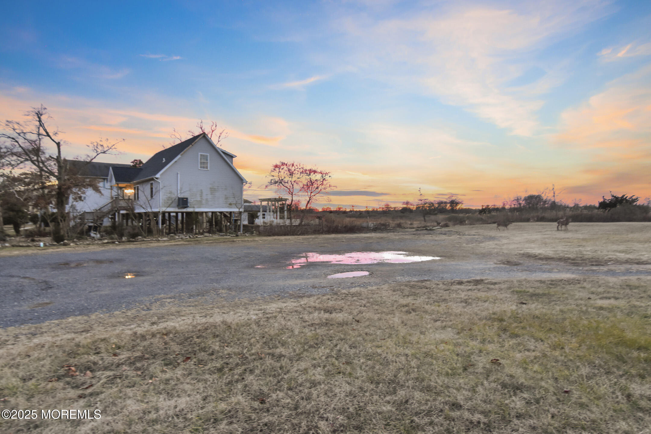 636 Main Street Belford, NJ 07718 - Photo 5 of 39 DSC_0268