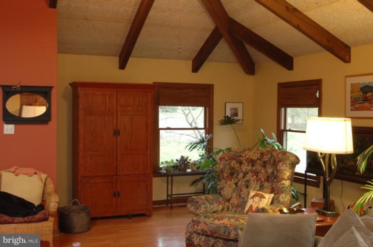 559 View Town Road Amissville, VA 20106 - Photo 11 of 28 Living Area