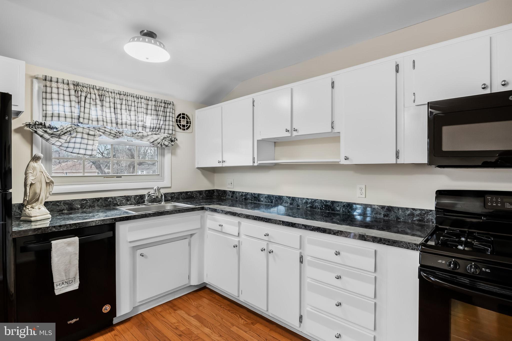 255 Hollyoke Road Somerdale, NJ 08083 - Photo 9 of 28 Gallery Image 9