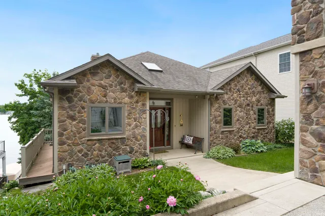 $1,299,900 | 900 Ln 105 Lake James, Angola, IN 46703