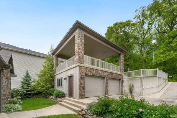 $1,225,000 | 900 Ln 105 Lake James, Angola, IN 46703