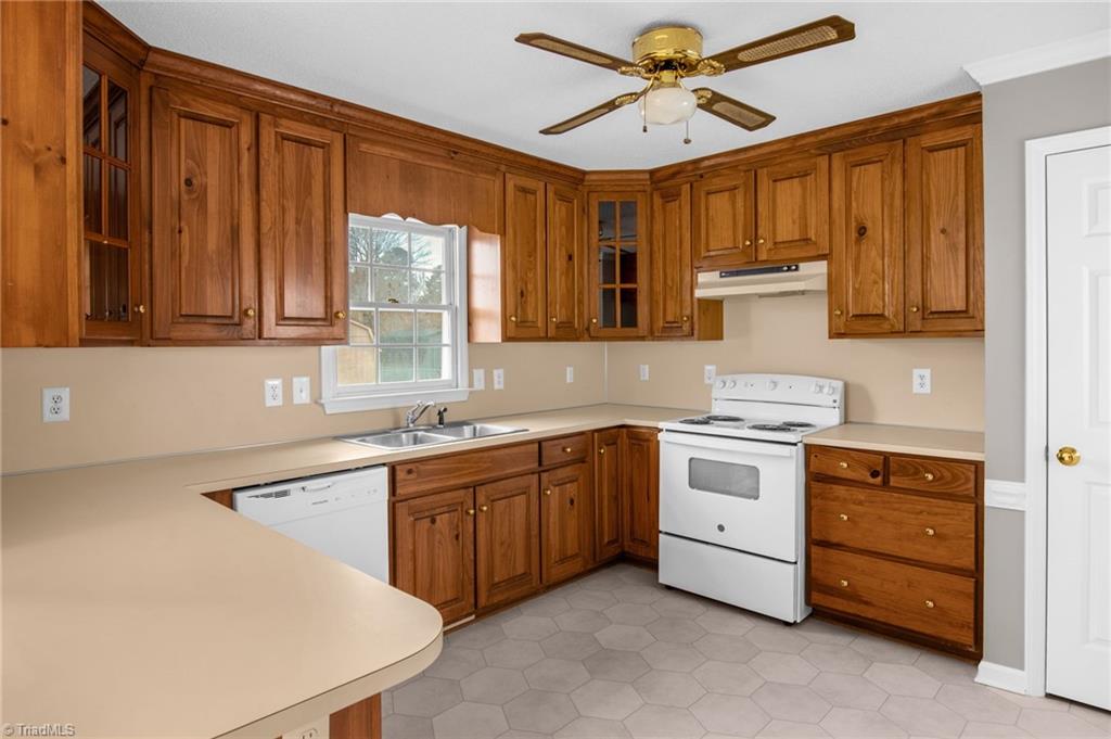 2902 Spencers Way Browns Summit, NC 27214 - Photo 17 of 46