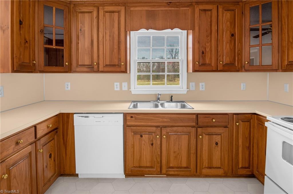 2902 Spencers Way Browns Summit, NC 27214 - Photo 18 of 46