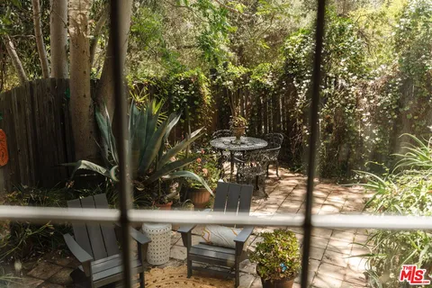 $1,100,000 | 437 Short Trail, Topanga, CA 90290
