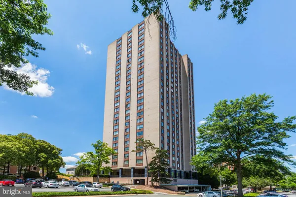 a view of a multi story building