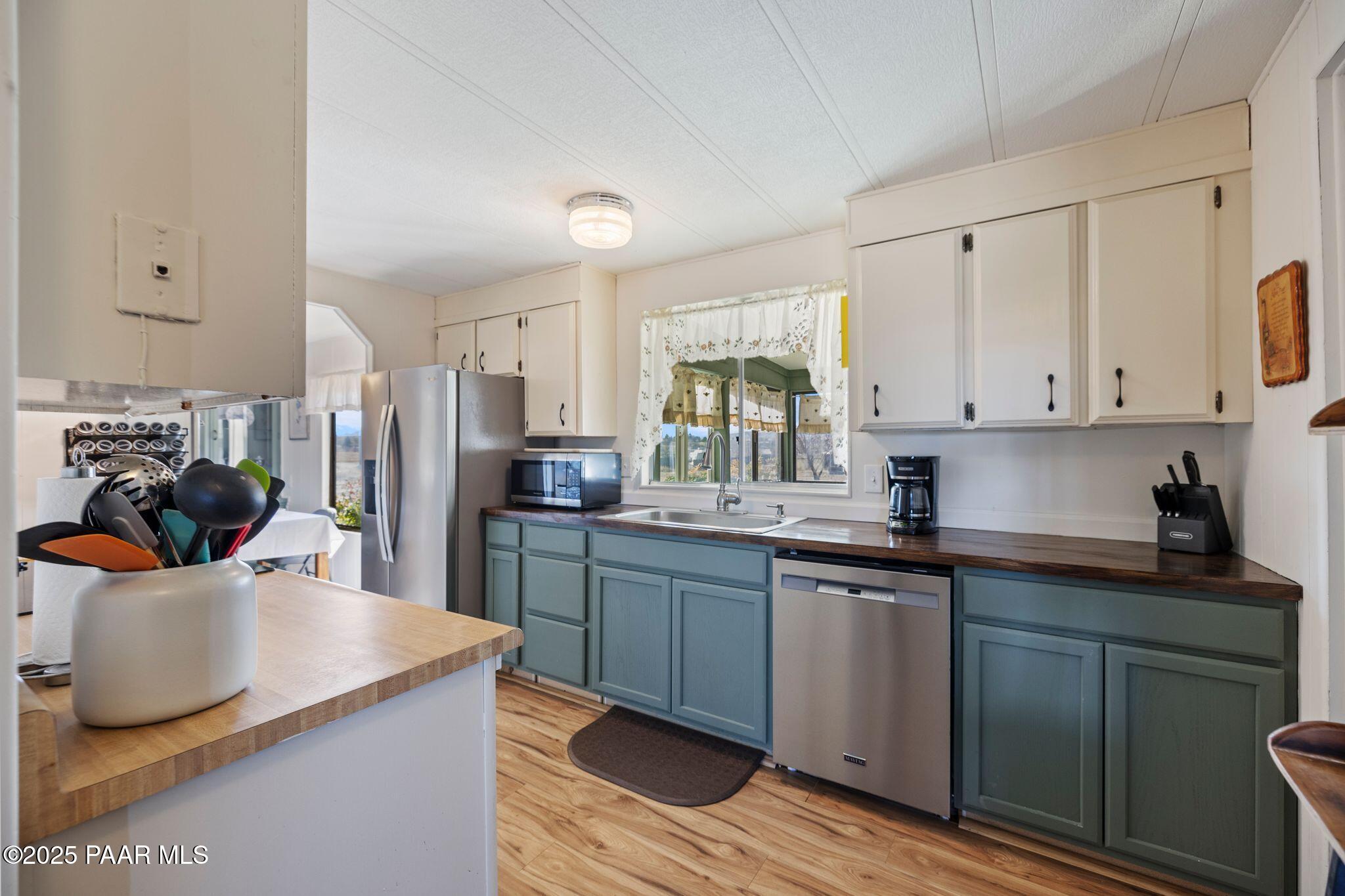 200 South Mountain View Road Chino Valley, AZ 86323 - Photo 14 of 49 014-Kitchen