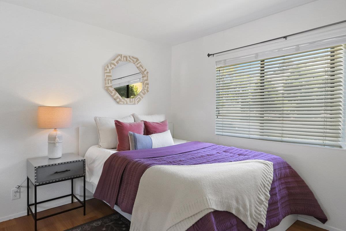 900 Cambridge Drive, Unit 181 Benicia, CA 94510 - Photo 19 of 38 a bedroom with a bed and a window