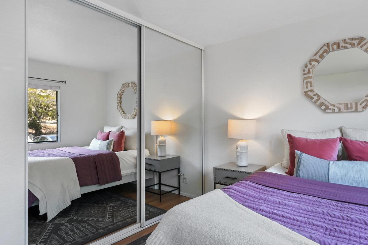 900 Cambridge Drive, Unit 181 Benicia, CA 94510 - Photo 20 of 38 a bedroom with bed and a window