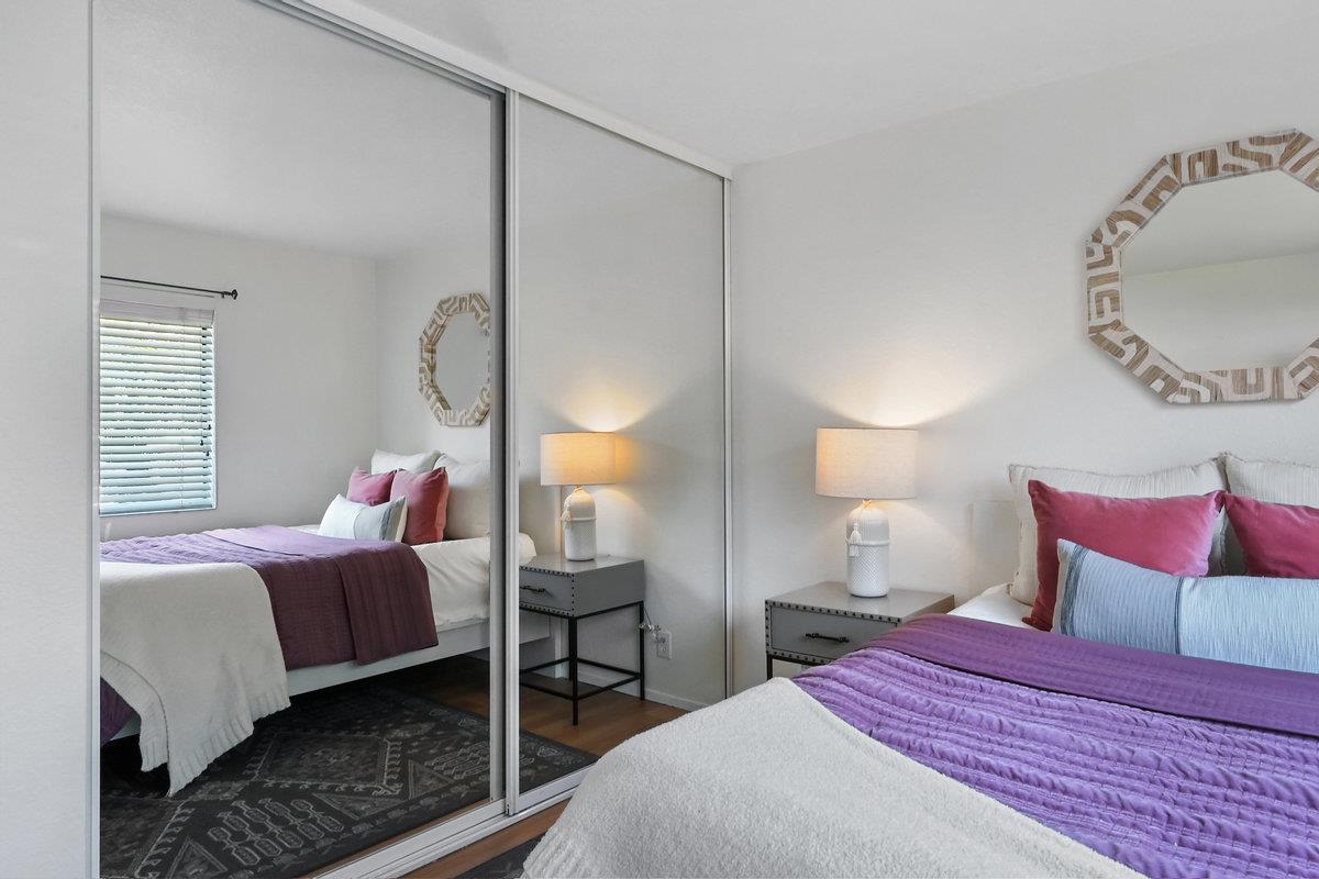 900 Cambridge Drive, Unit 181 Benicia, CA 94510 - Photo 21 of 38 a bedroom with bed and a mirror