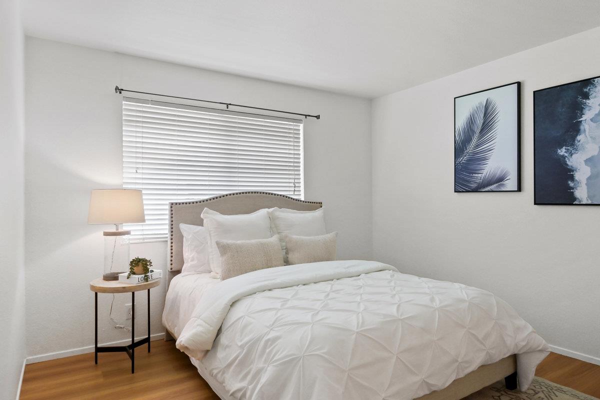 900 Cambridge Drive, Unit 181 Benicia, CA 94510 - Photo 26 of 38 a bedroom with a bed and a night stand