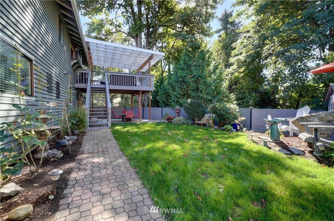 2831 Whitworth Avenue South Renton, WA 98055 - Photo 33 of 40 a front view of a house with garden