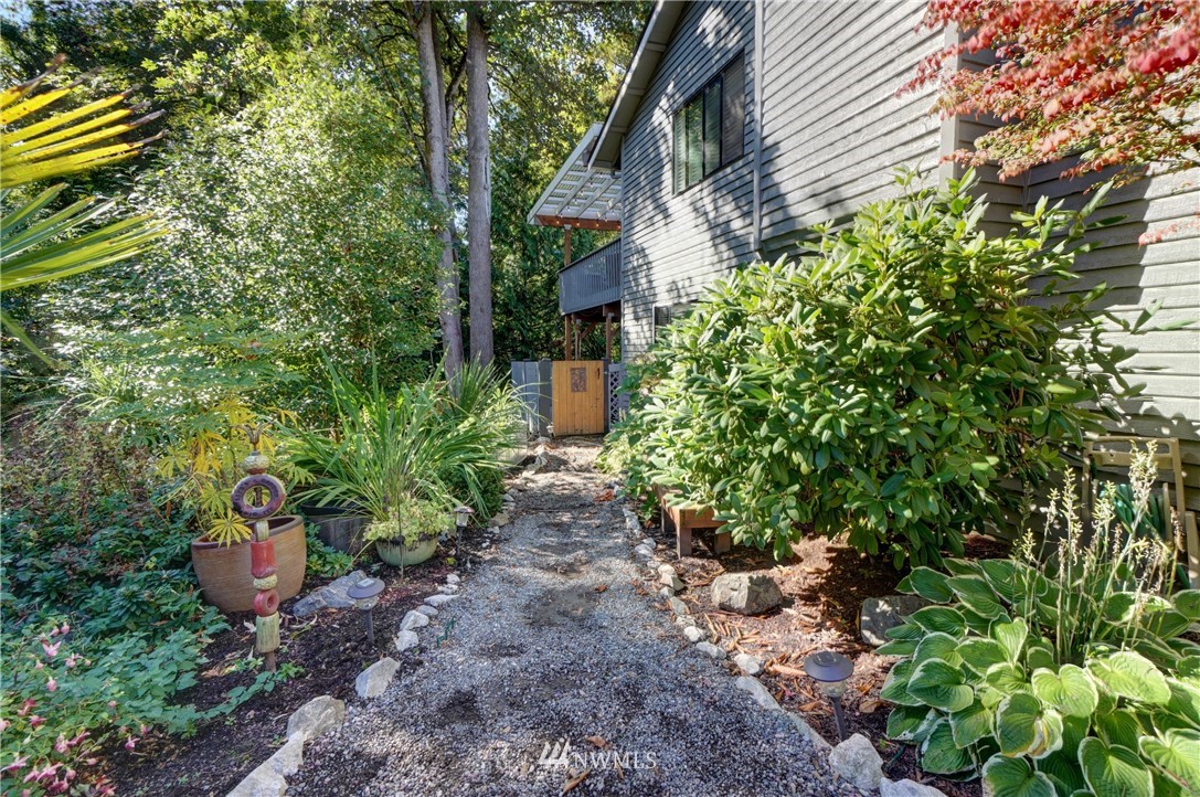 2831 Whitworth Avenue South Renton, WA 98055 - Photo 35 of 40 a view of a back yard