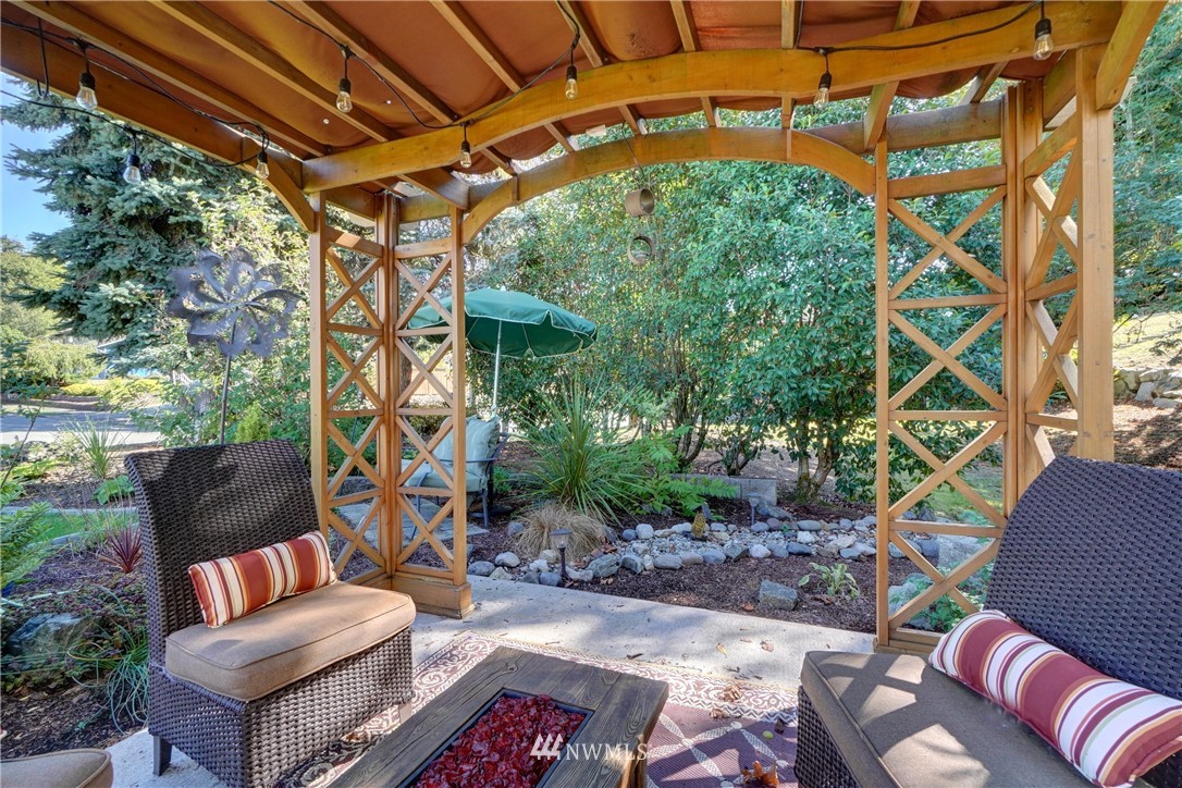2831 Whitworth Avenue South Renton, WA 98055 - Photo 37 of 40 a backyard of a house with outdoor seating