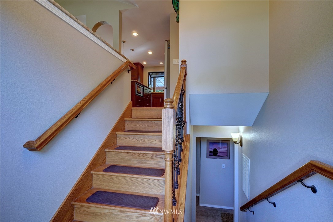 2831 Whitworth Avenue South Renton, WA 98055 - Photo 5 of 40 a view of entryway
