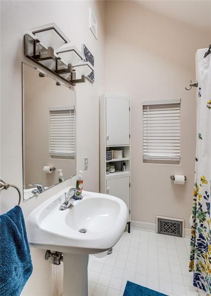 49 Edgecliff Road Carnegie, PA 15106 - Photo 15 of 16 Gallery Image 15