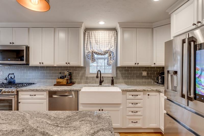 49 Edgecliff Road Carnegie, PA 15106 - Photo 8 of 16 Gallery Image 8