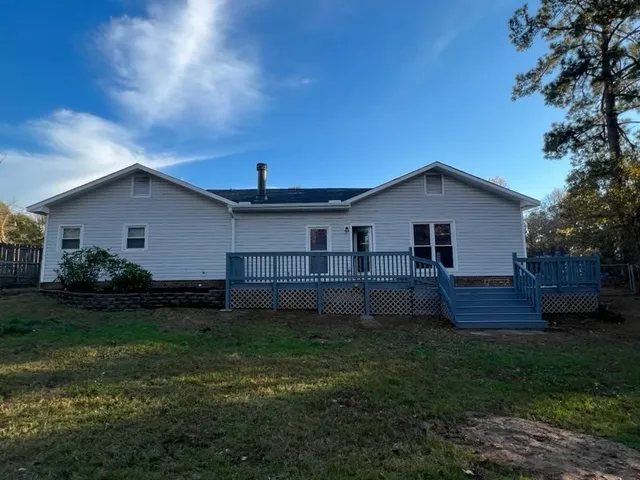a view of a house with backyard and garden