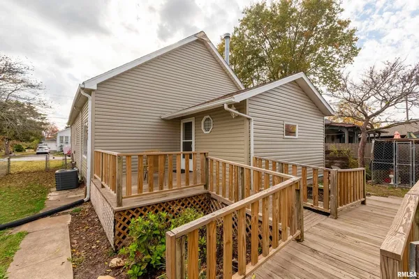 $135,000 | 207 West Sylvester Avenue, Christopher, IL 62822