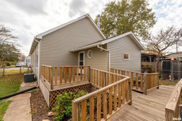 $135,000 | 207 West Sylvester Avenue, Christopher, IL 62822