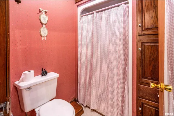 $135,000 | 207 West Sylvester Avenue, Christopher, IL 62822