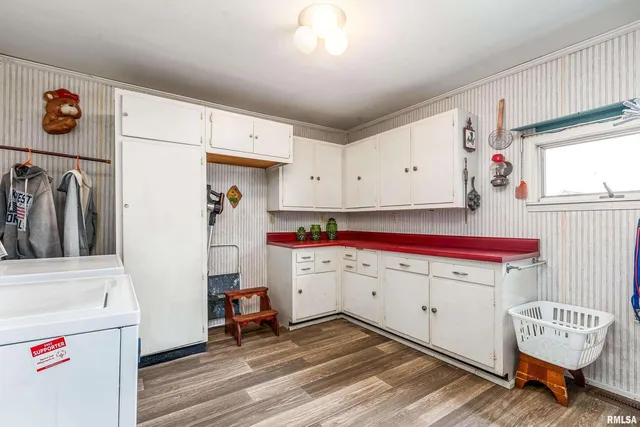 $135,000 | 207 West Sylvester Avenue, Christopher, IL 62822