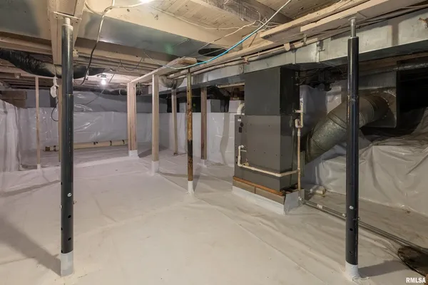 $135,000 | 207 West Sylvester Avenue, Christopher, IL 62822