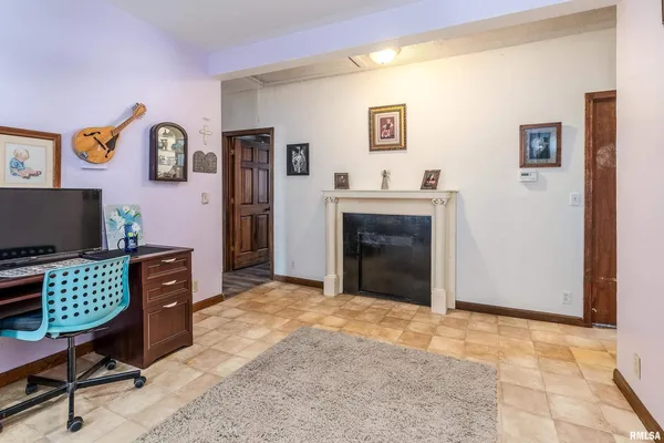 $135,000 | 207 West Sylvester Avenue, Christopher, IL 62822