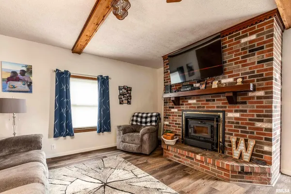 $135,000 | 207 West Sylvester Avenue, Christopher, IL 62822