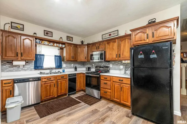 $135,000 | 207 West Sylvester Avenue, Christopher, IL 62822