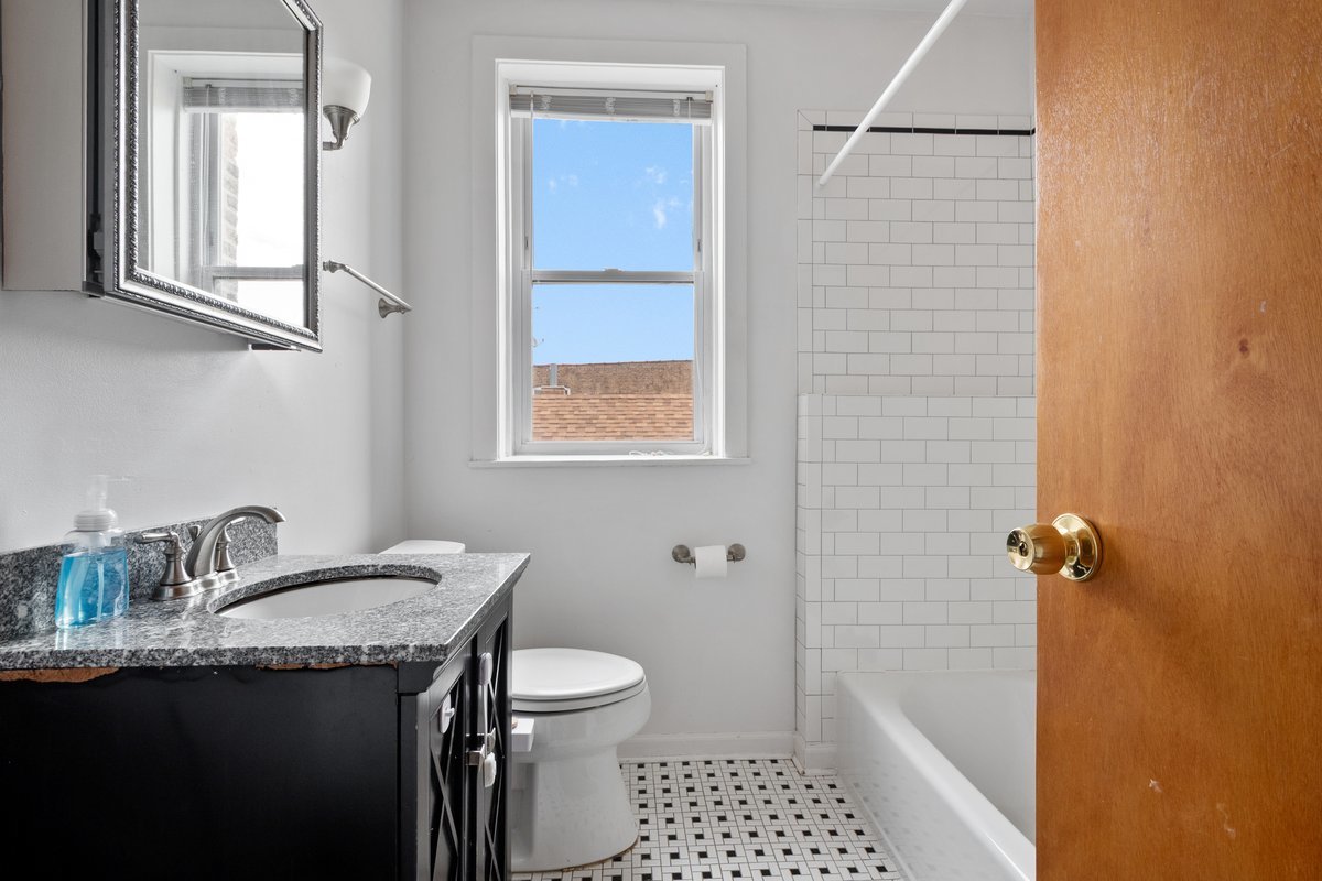 2732 West Greenleaf Avenue, Unit 3 Chicago, IL 60645 - Photo 8 of 15