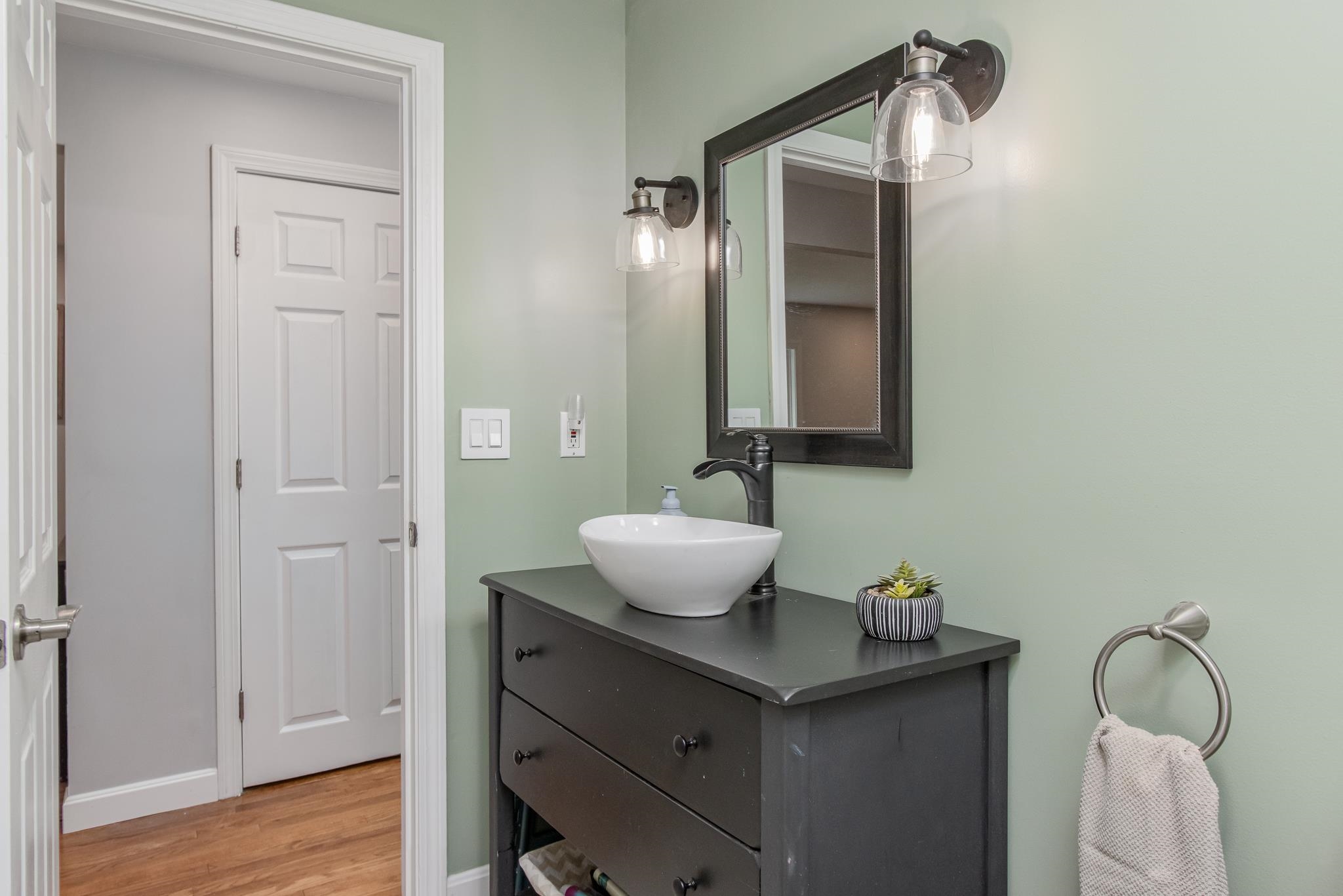68 Benjamin Street Manchester, NH 03109 - Photo 15 of 37