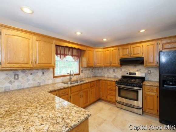 816 Wythe Road Springfield, IL 62702 - Photo 3 of 22