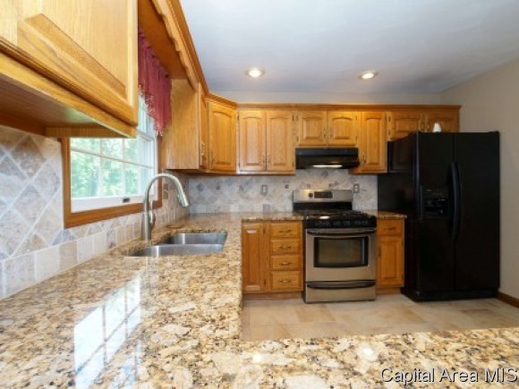 816 Wythe Road Springfield, IL 62702 - Photo 4 of 22