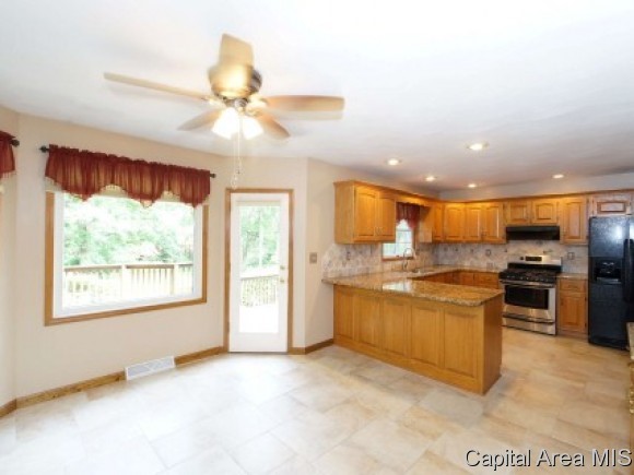 816 Wythe Road Springfield, IL 62702 - Photo 5 of 22