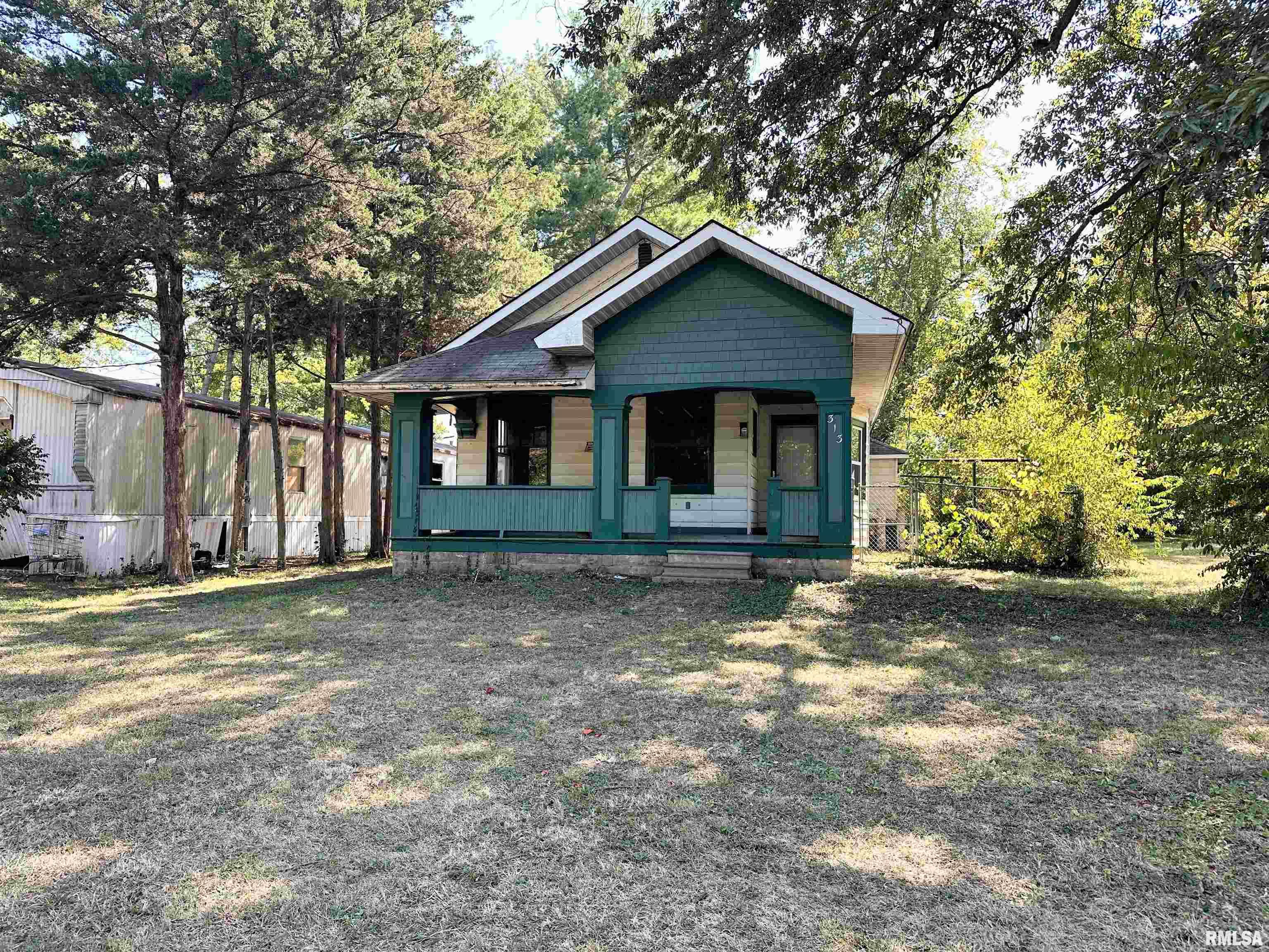 313 Castleton Avenue Mount Vernon, IL 62864 - Photo 1 of 38