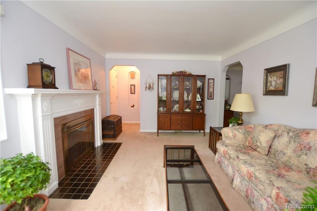 2507 Windemere Road Birmingham, MI 48009 - Photo 7 of 27 Spacious Living Room