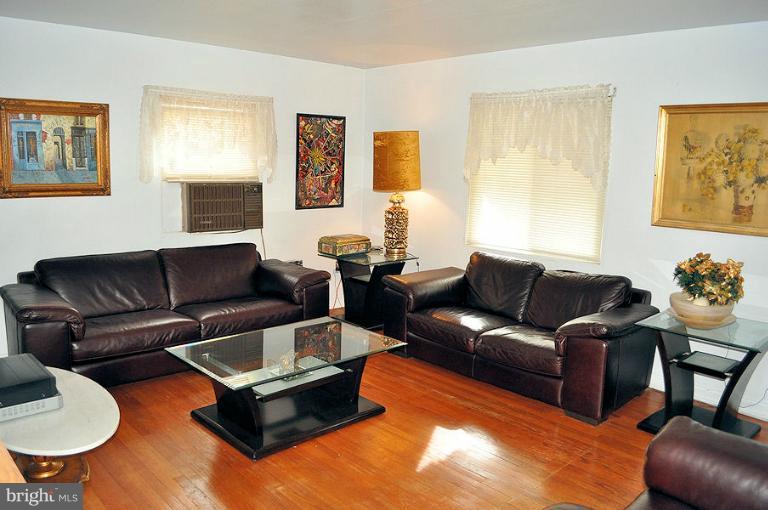 6106 Addison Road Capitol Heights, MD 20743 - Photo 2 of 25 Living Room