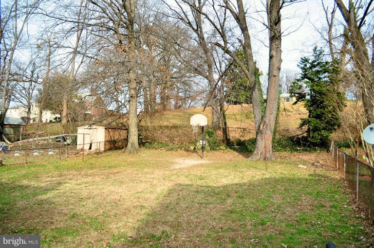 6106 Addison Road Capitol Heights, MD 20743 - Photo 18 of 25 level back yard