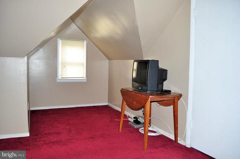 6106 Addison Road Capitol Heights, MD 20743 - Photo 21 of 25 upper level bedroom 3 (nook 6x6)