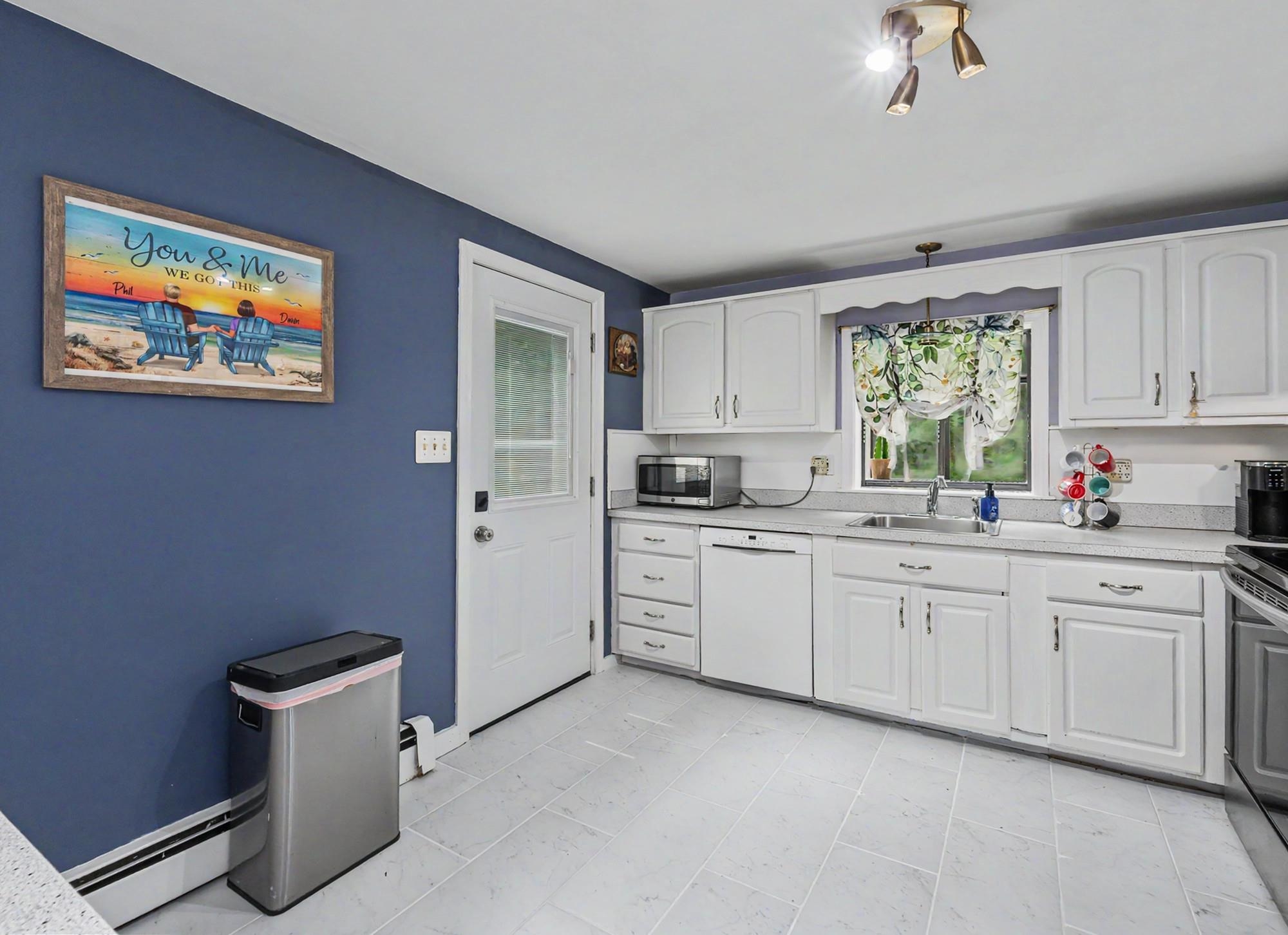 6 Colleen Road Nashua, NH 03062 - Photo 6 of 40 Gallery Image 6