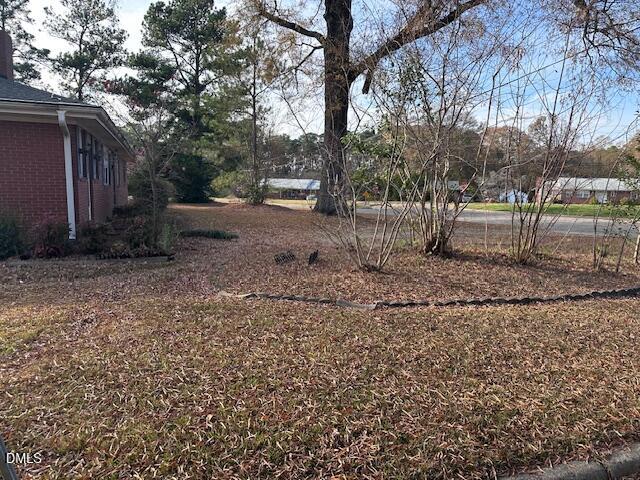 601 Fairfield Road Durham, NC 27704 - Photo 16 of 20 a backyard of a house with lots of green space