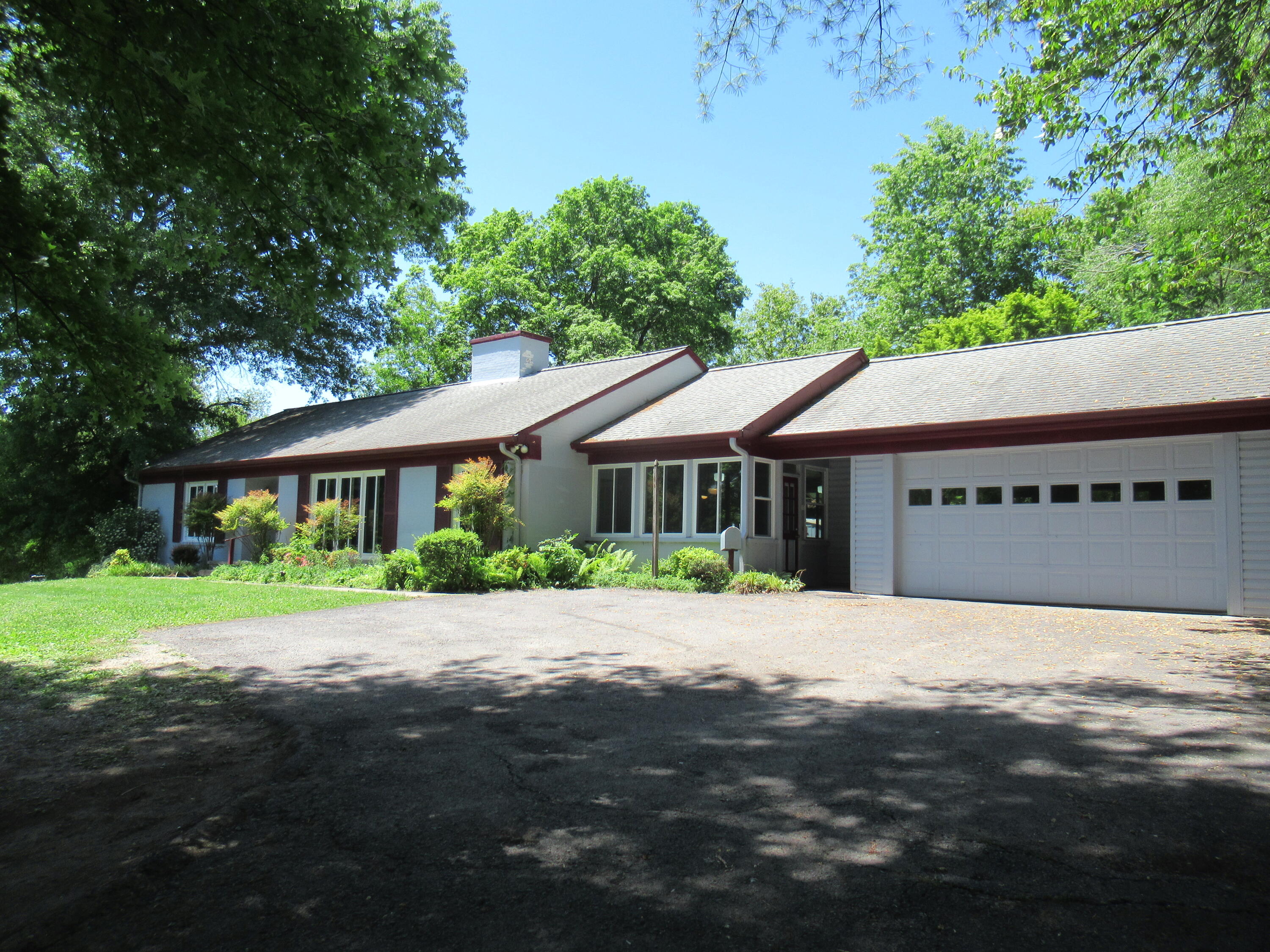 104 Fieldcrest Road Bristol, TN 37620 - Photo 1 of 59 199