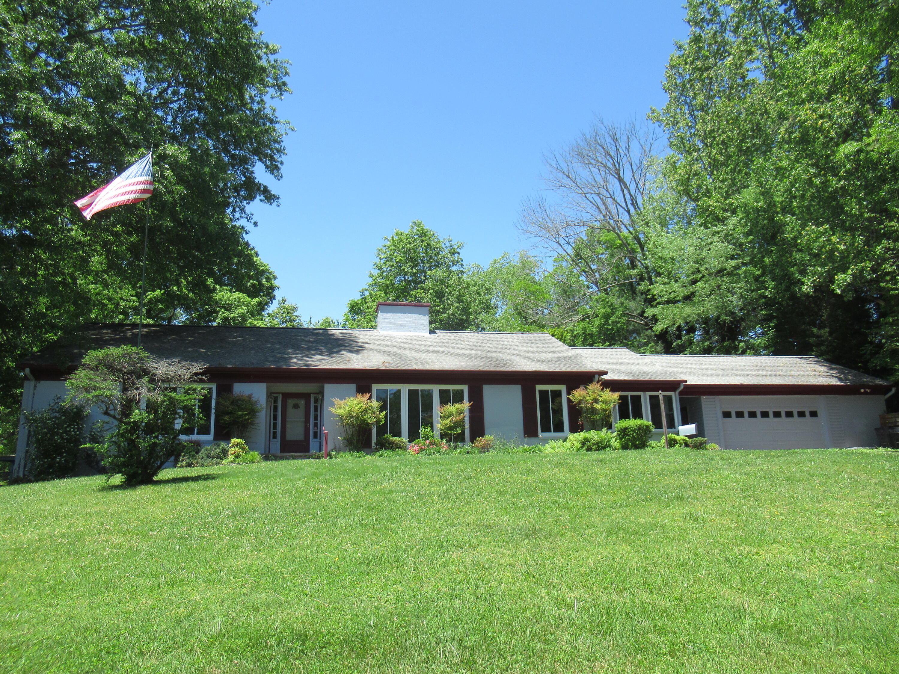 104 Fieldcrest Road Bristol, TN 37620 - Photo 3 of 59 194