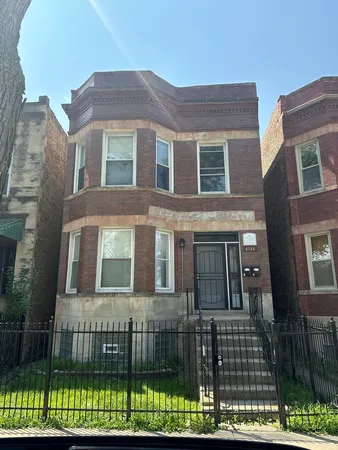 $2,475 | 6344 South Eberhart Avenue, Unit 1, Chicago, IL 60637